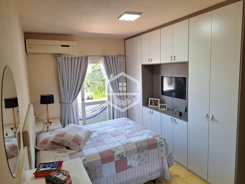 SOBRADO COM PISCINA NO CENTRO DA CIDADE...: 4ª foto da galeria de imagens do imóvel