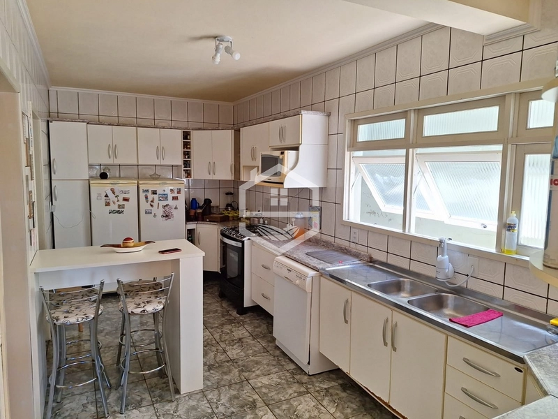 SOBRADO COM PISCINA NO CENTRO DA CIDADE...: 14ª foto da galeria de imagens do imóvel