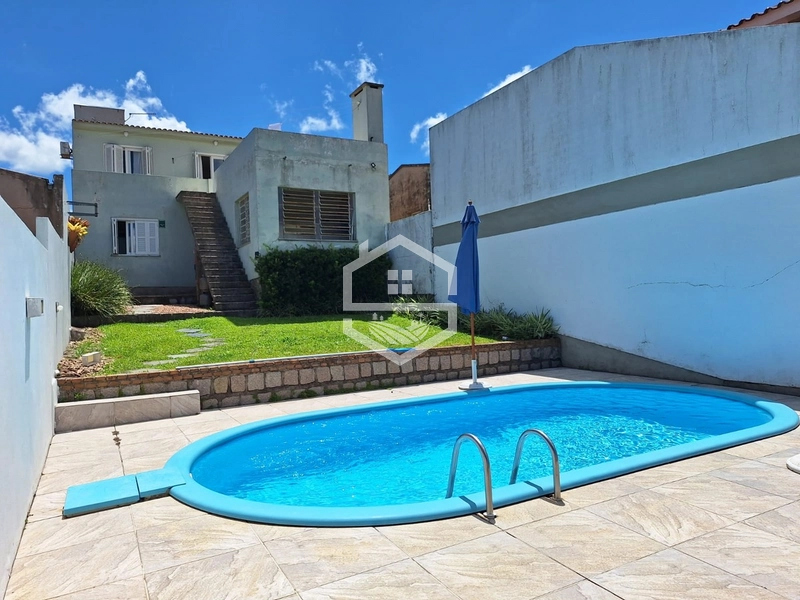SOBRADO COM PISCINA NO CENTRO DA CIDADE...: 2ª foto da galeria de imagens do imóvel