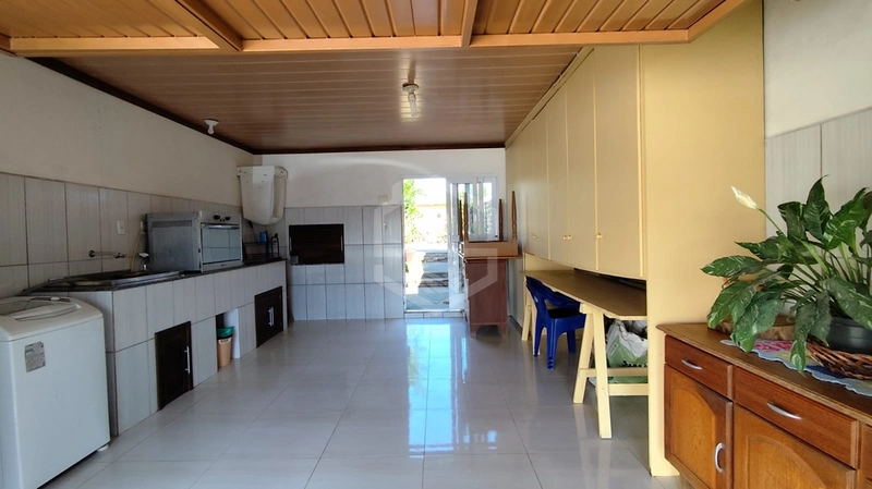 CASA COM PISCINA COM 4 DORMITÓRIOS E PÁTIO AMPLO.: 11ª foto da galeria de imagens do imóvel