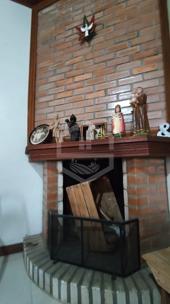 CASA COM PISCINA COM 4 DORMITÓRIOS E PÁTIO AMPLO.: 5ª foto da galeria de imagens do imóvel