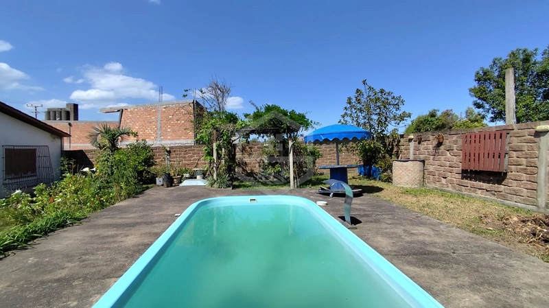 CASA COM PISCINA COM 4 DORMITÓRIOS E PÁTIO AMPLO.: 3ª foto da galeria de imagens do imóvel