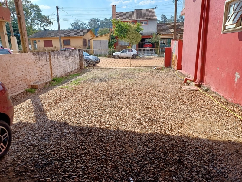 CHALÉ E GARAGEM PARA CAMINHÃO...: 4ª foto da galeria de imagens do imóvel