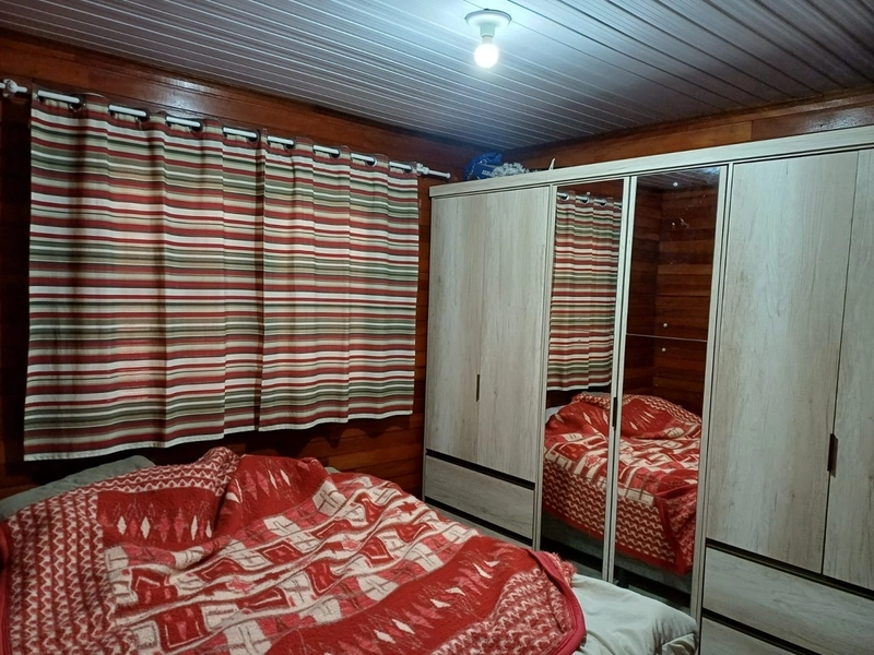 CHALÉ E GARAGEM PARA CAMINHÃO...: 3ª foto da galeria de imagens do imóvel