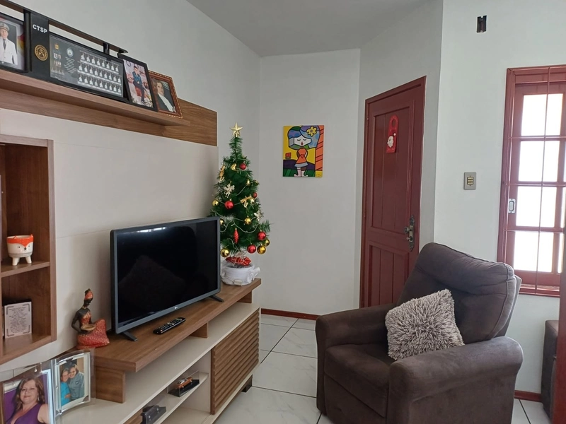 CASA DE LAJE COM ÁREA GOURMET...: 3ª foto da galeria de imagens do imóvel