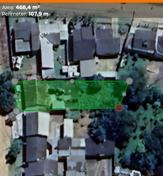 Terreno amplo próximo ao asfalto: 1ª foto da galeria de imagens do imóvel