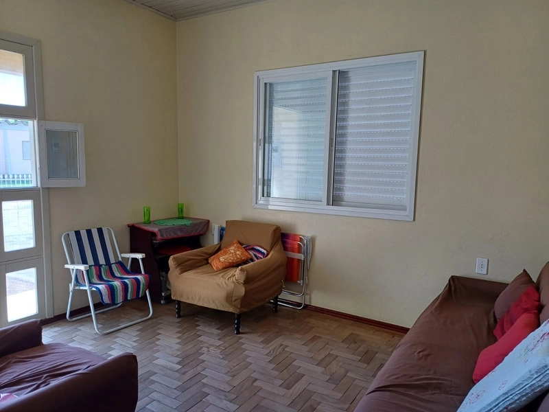 CASA 2 DORMITÓRIOS, CHURRASQUEIRA E PÁTIO...: 2ª foto da galeria de imagens do imóvel