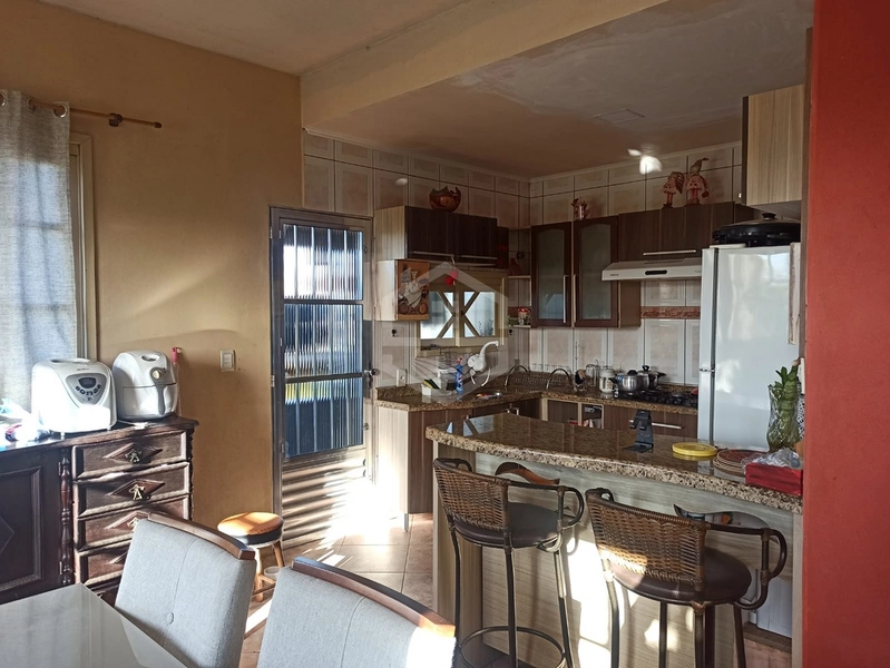 SOBRADO DE ESQUINA COM PISCINA NO DONA TEREZA: 6ª foto da galeria de imagens do imóvel