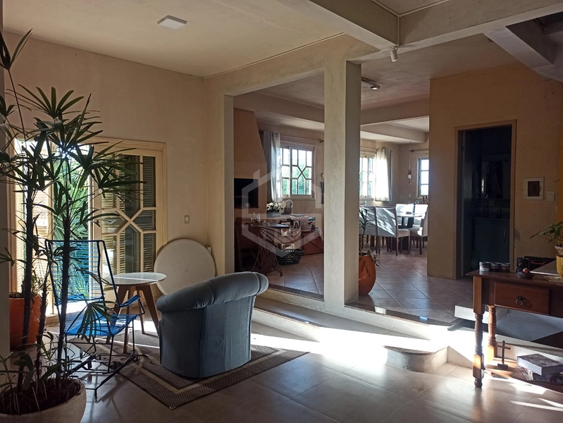 SOBRADO DE ESQUINA COM PISCINA NO DONA TEREZA: 4ª foto da galeria de imagens do imóvel