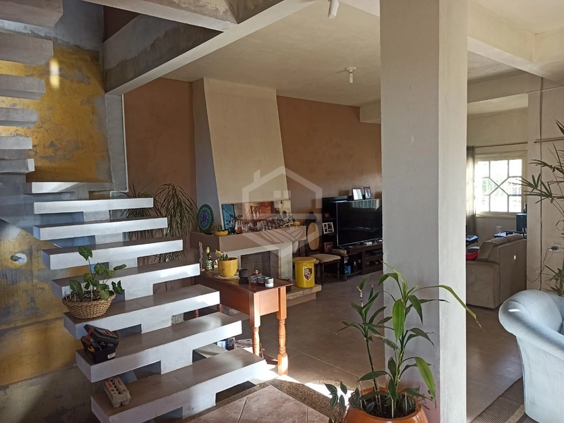 SOBRADO DE ESQUINA COM PISCINA NO DONA TEREZA: 2ª foto da galeria de imagens do imóvel