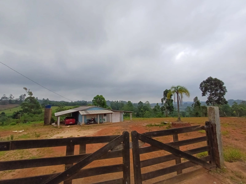 SÍTIO PARA LAZER HÁ MENOS DE 1KM DO ASFALTO...: 5ª foto da galeria de imagens do imóvel