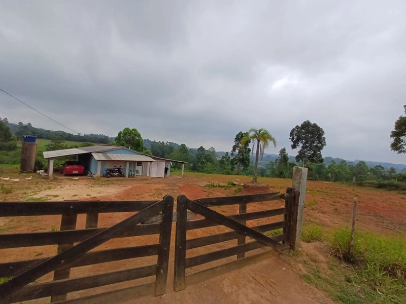 SÍTIO PARA LAZER HÁ MENOS DE 1KM DO ASFALTO...: 1ª foto da galeria de imagens do imóvel