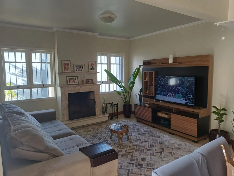 SOBRADO DIFERENCIADO COM AMBIENTES AMPLOS, PISCINA e 4 DORMITÓRIOS...: 1ª foto da galeria de imagens do imóvel