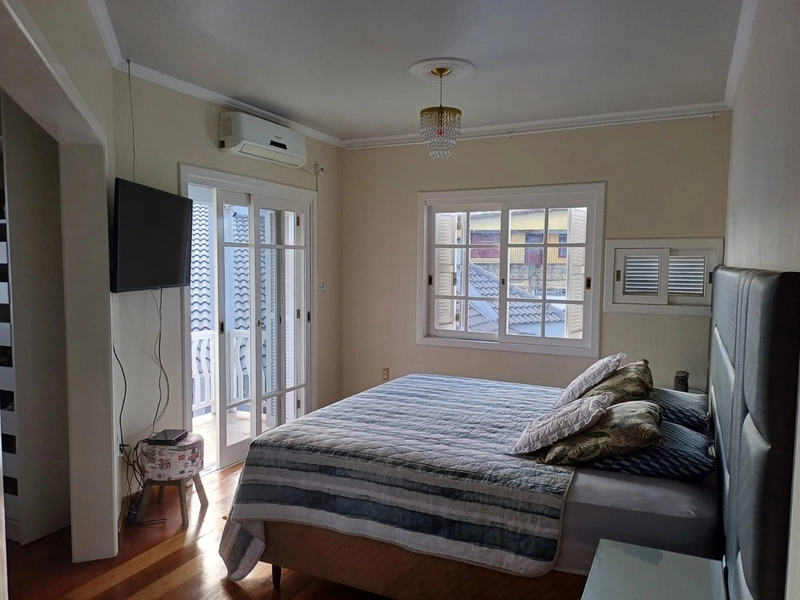 SOBRADO DIFERENCIADO COM AMBIENTES AMPLOS, PISCINA e 4 DORMITÓRIOS...: 11ª foto da galeria de imagens do imóvel