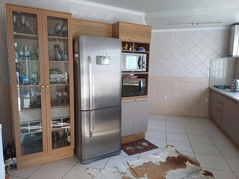 SOBRADO DIFERENCIADO COM AMBIENTES AMPLOS, PISCINA e 4 DORMITÓRIOS...: 7ª foto da galeria de imagens do imóvel