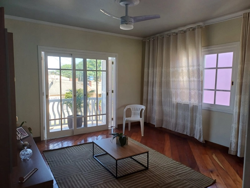 SOBRADO DIFERENCIADO COM AMBIENTES AMPLOS, PISCINA e 4 DORMITÓRIOS...: 10ª foto da galeria de imagens do imóvel