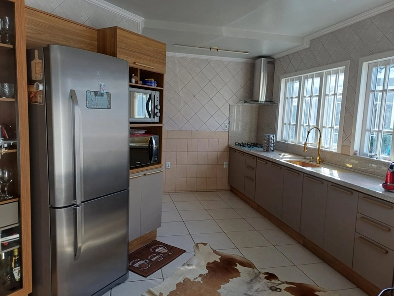 SOBRADO DIFERENCIADO COM AMBIENTES AMPLOS, PISCINA e 4 DORMITÓRIOS...: 2ª foto da galeria de imagens do imóvel