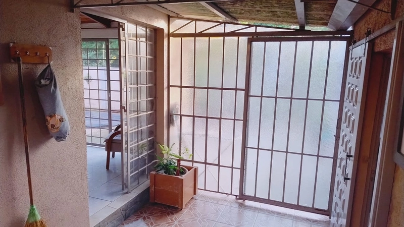 Casas em Terreno Amplo, Localização Privilegiada.: 5ª foto da galeria de imagens do imóvel