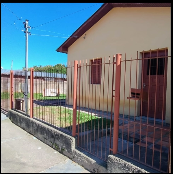 Casas em Terreno Amplo, Localização Privilegiada.: 2ª foto da galeria de imagens do imóvel