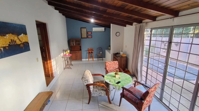 Casas em Terreno Amplo, Localização Privilegiada.: 6ª foto da galeria de imagens do imóvel