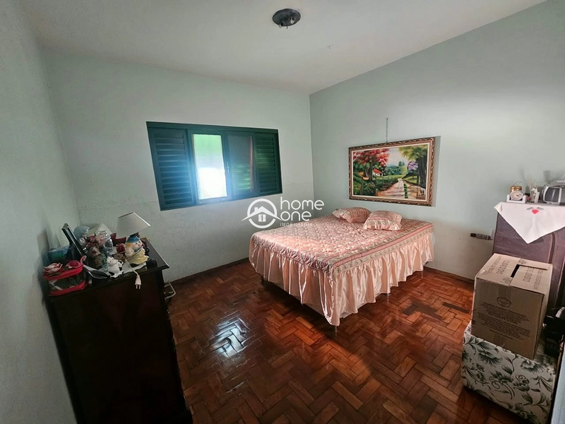 Casa de Esquina com 3 Quartos e Barracão Independente em Excelente Localização: 14ª foto da galeria de imagens do imóvel