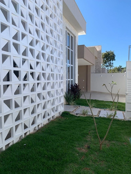 Linda casa com 4 suítes plenas, sendo 1 máster e closet com muito requinte e bom gosto: 1ª foto da galeria de imagens do imóvel