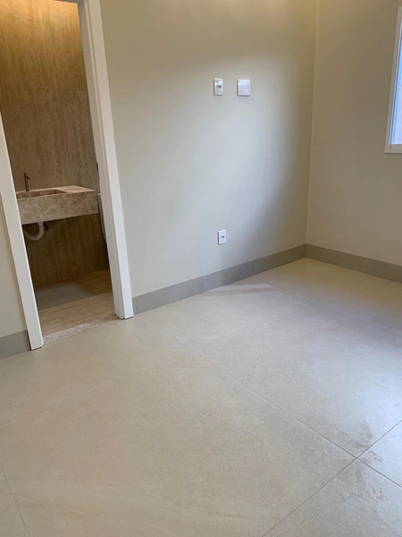Linda casa com 4 suítes plenas, sendo 1 máster e closet com muito requinte e bom gosto: 4ª foto da galeria de imagens do imóvel