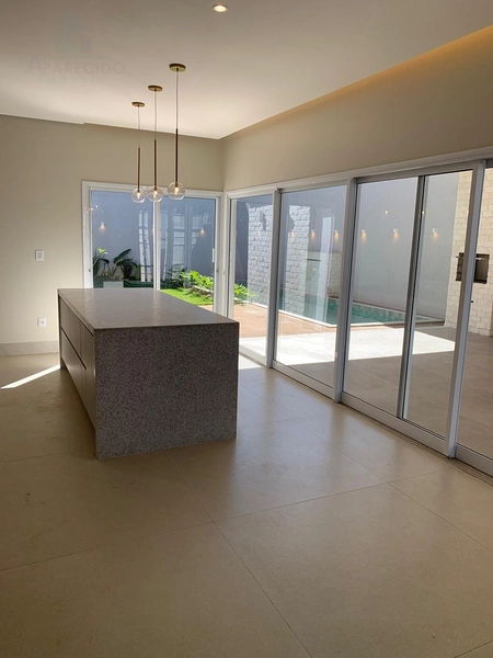 Linda casa com 4 suítes plenas, sendo 1 máster e closet com muito requinte e bom gosto: 17ª foto da galeria de imagens do imóvel