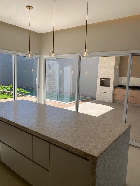 Linda casa com 4 suítes plenas, sendo 1 máster e closet com muito requinte e bom gosto: 11ª foto da galeria de imagens do imóvel