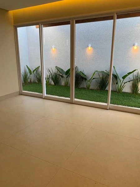 Linda casa com 4 suítes plenas, sendo 1 máster e closet com muito requinte e bom gosto: 6ª foto da galeria de imagens do imóvel