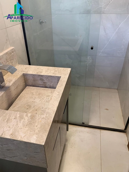 Lindo sobrado com 3 suítes sendo 1 máster, armários com muito requinte e bom gosto: 4ª foto da galeria de imagens do imóvel