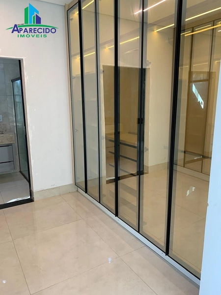 Lindo sobrado com 3 suítes sendo 1 máster, armários com muito requinte e bom gosto: 17ª foto da galeria de imagens do imóvel