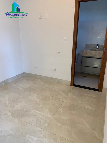 Lindo sobrado com 3 suítes sendo 1 máster, armários com muito requinte e bom gosto: 5ª foto da galeria de imagens do imóvel