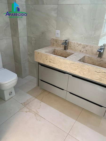 Lindo sobrado com 3 suítes sendo 1 máster, armários com muito requinte e bom gosto: 2ª foto da galeria de imagens do imóvel