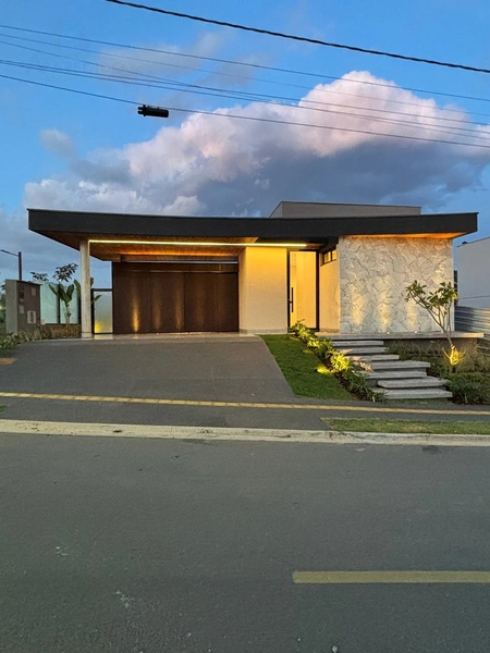Maravilhosa casa do Jardins Sevilha com 3 suítes plenas, sendo 1 com closet: 1ª foto da galeria de imagens do imóvel