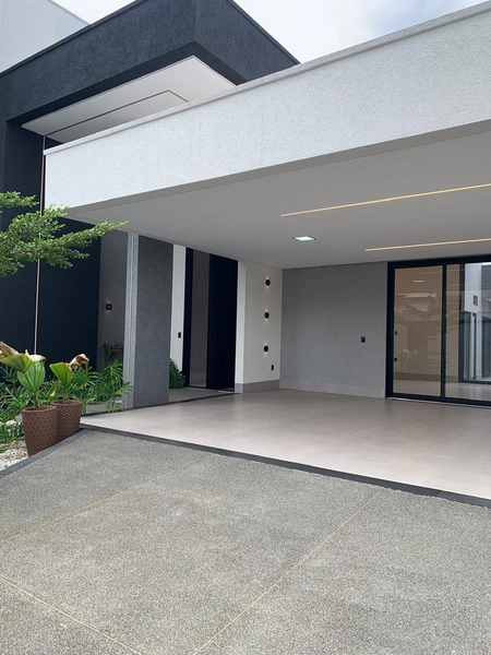 Linda casa com 3 suítes plenas, piscina aquecida, fino acabamento.: 1ª foto da galeria de imagens do imóvel