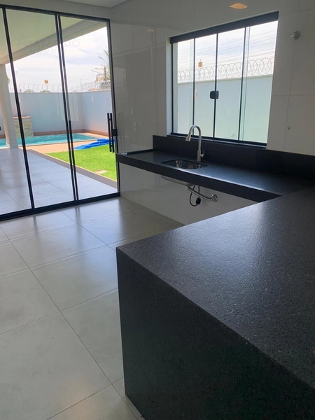 Maravilhosa casa alto padrão, com 4 vagas de garagem e 3 quartos sendo 1 suíte com closet: 19ª foto da galeria de imagens do imóvel