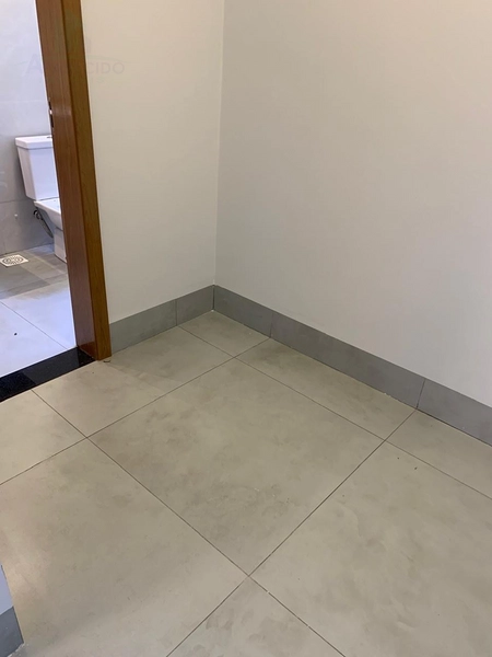 Maravilhosa casa alto padrão, com 4 vagas de garagem e 3 quartos sendo 1 suíte com closet: 3ª foto da galeria de imagens do imóvel