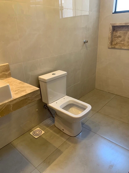 Maravilhosa casa alto padrão, com 4 vagas de garagem e 3 quartos sendo 1 suíte com closet: 2ª foto da galeria de imagens do imóvel