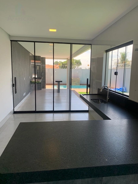 Maravilhosa casa alto padrão, com 4 vagas de garagem e 3 quartos sendo 1 suíte com closet: 18ª foto da galeria de imagens do imóvel