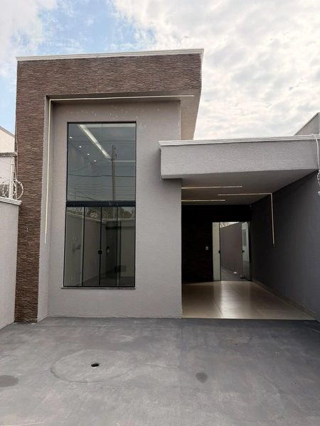 Linda casa 3/1 suíte, piscina aquecida, jardim e armários embutidos com muito requinte e bom gosto: 3ª foto da galeria de imagens do imóvel