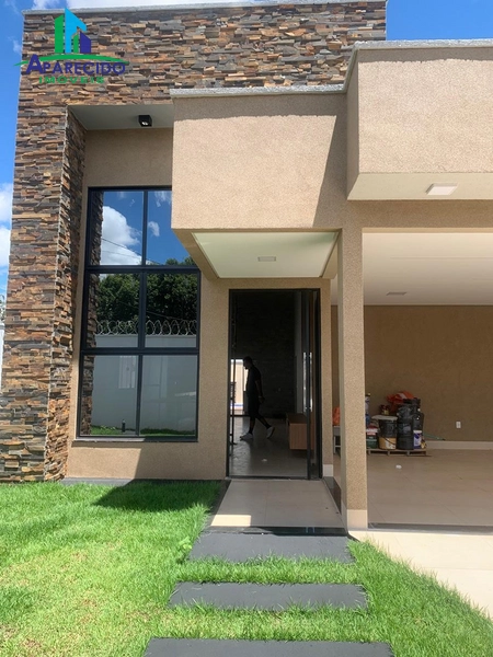 Linda casa com requinte e bom gosto, 3 suítes plenas, piscina e armários: 1ª foto da galeria de imagens do imóvel