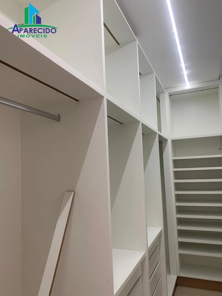 Linda casa com requinte e bom gosto, 3 suítes plenas, piscina e armários: 5ª foto da galeria de imagens do imóvel