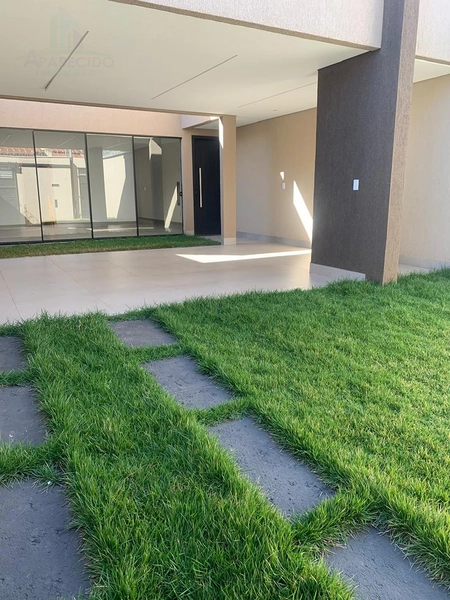 Linda casa com 3 quartos sendo 1 suíte, fino acabamento com muito requinte e bom gosto: 1ª foto da galeria de imagens do imóvel