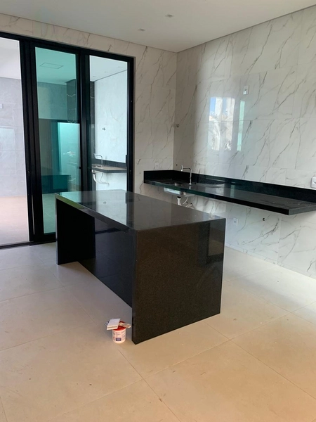 Casa com 3 suítes plenas e projetada em LED, fino acabamento com muito requinte e bom gosto: 3ª foto da galeria de imagens do imóvel