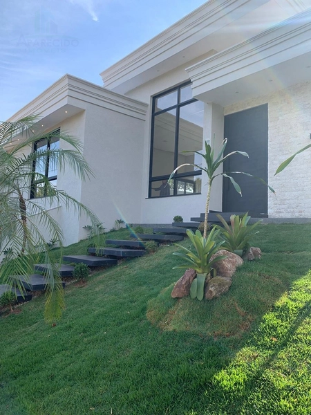 Linda casa de alto padrão com 4 suítes plenas, closet e piscina: 7ª foto da galeria de imagens do imóvel