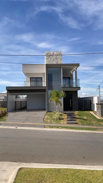 Lindo sobrado com 4 suítes, sendo 1 máster e piscina: 1ª foto da galeria de imagens do imóvel