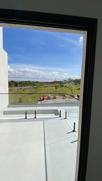 Lindo sobrado com 4 suítes, sendo 1 máster e piscina: 4ª foto da galeria de imagens do imóvel