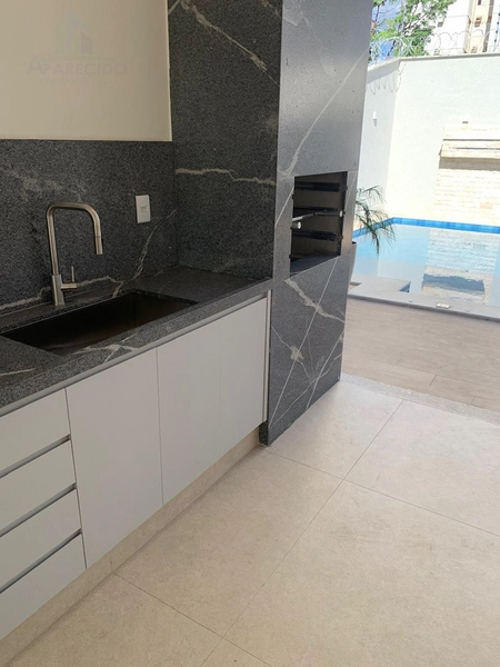 Maravilhosa casa com 4 suítes plenas, 1 closet,  com muito bom gosto e requinte.: 3ª foto da galeria de imagens do imóvel