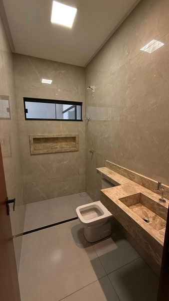 Linda casa 3 quartos sendo 1 suíte e lavabo com quintal: 3ª foto da galeria de imagens do imóvel